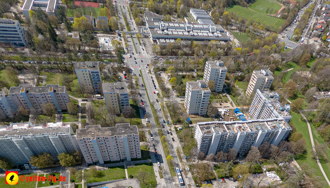 21.04.2023 - Baustelle Fassadensanierung am Karl-Marx-Ring 11-21 in Neuperlach